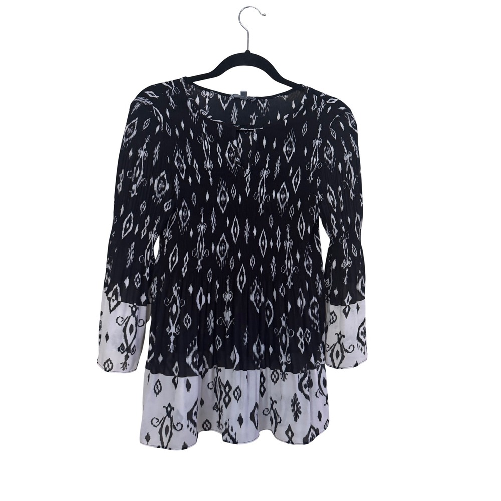 Floral & Ivy Black And White Print Abstract Lys Top Blouse Smocked Size Small